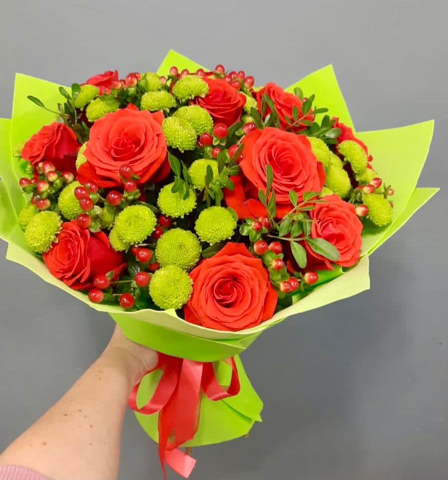 Букет цветов из: Хризантемы и Розы в Уренгое