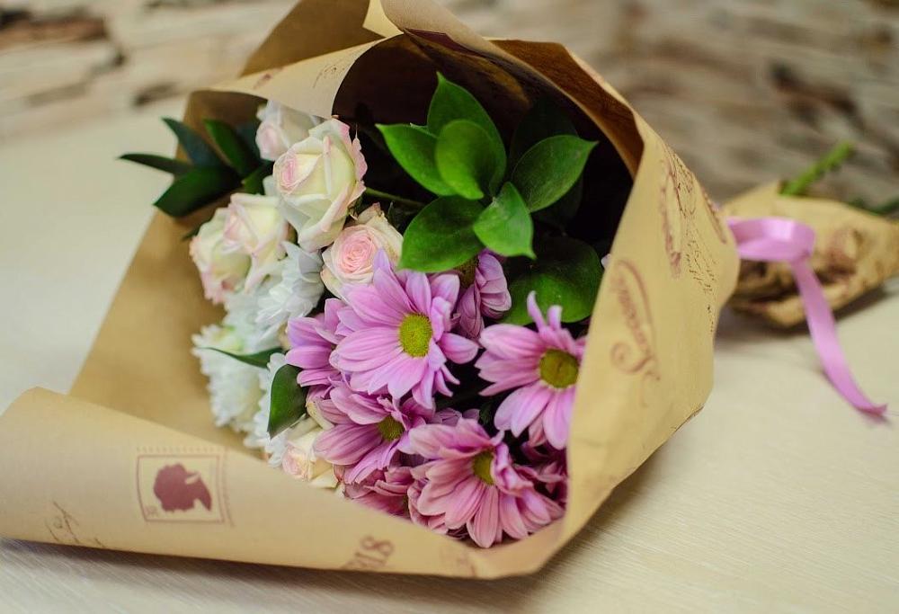 Букет цветов из: Розы и Хризантемы в Уренгое