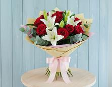 Букет цветов из:  Лилии и Розы в Уренгое