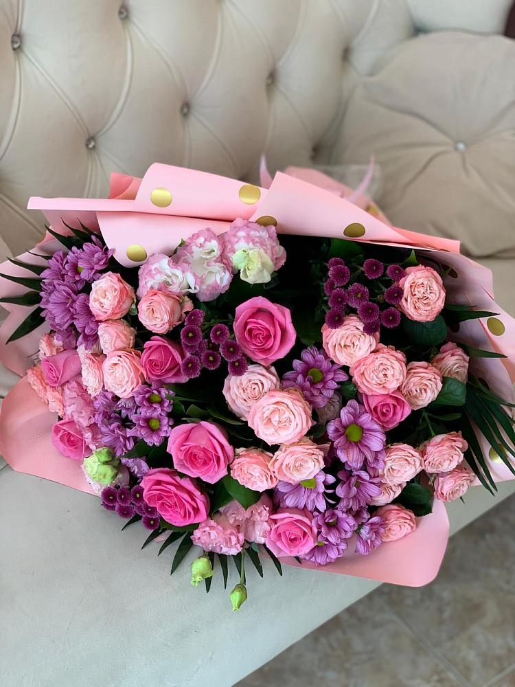 Букет цветов из: Хризантемы, Розы и Лизиантусы в Уренгое