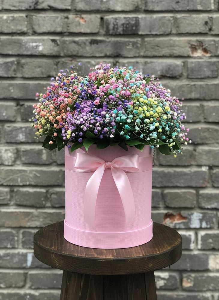 Цветочная композиция из Гипсофила и Розы в шляпной коробке в Уренгое