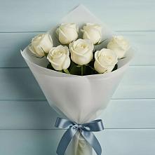 Букет 7 Белых роз Эдлесс Лав в Уренгое