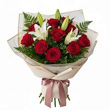 Букет цветов из:  Лилии и Розы в Уренгое