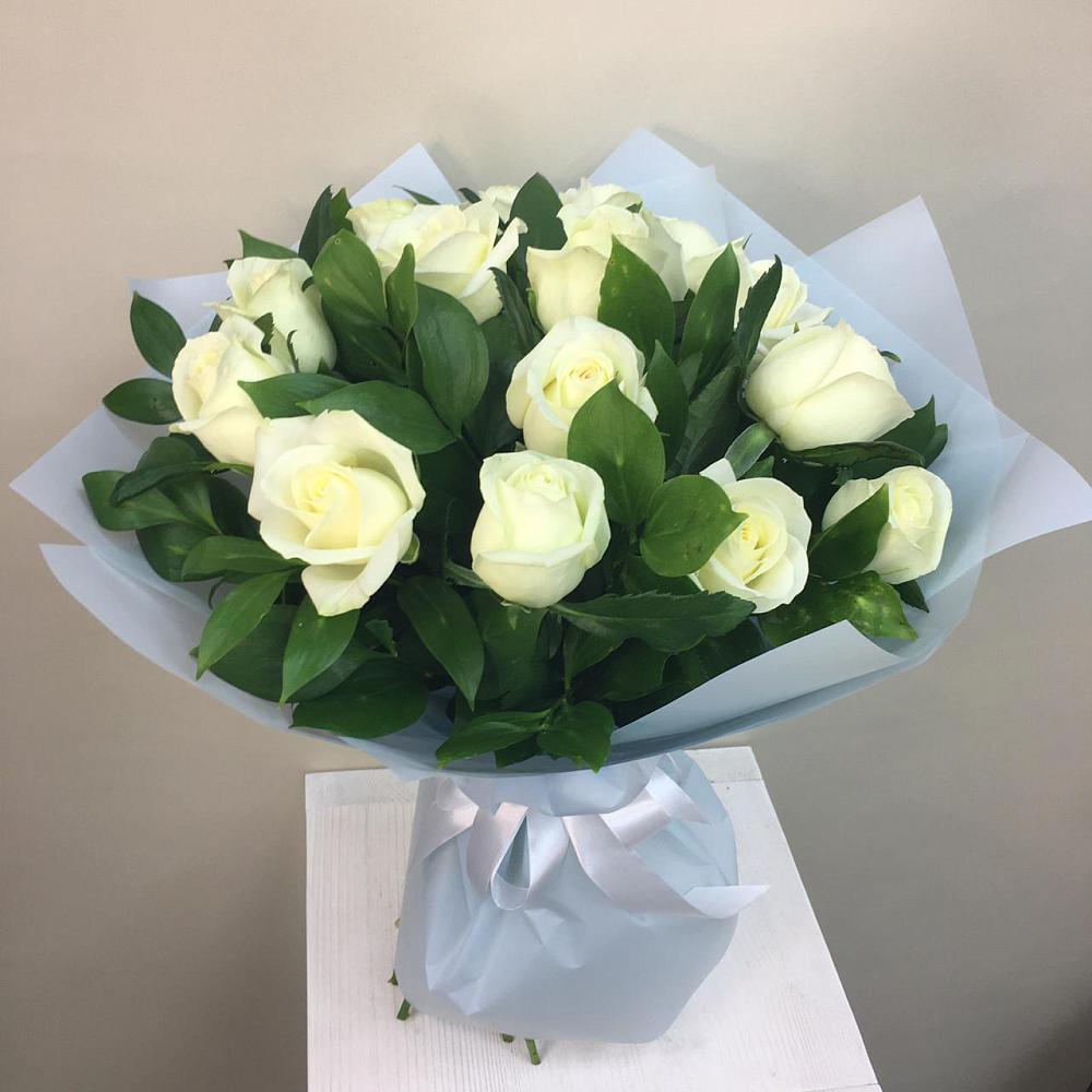 Букет 15 Белых роз Проуд в Уренгое