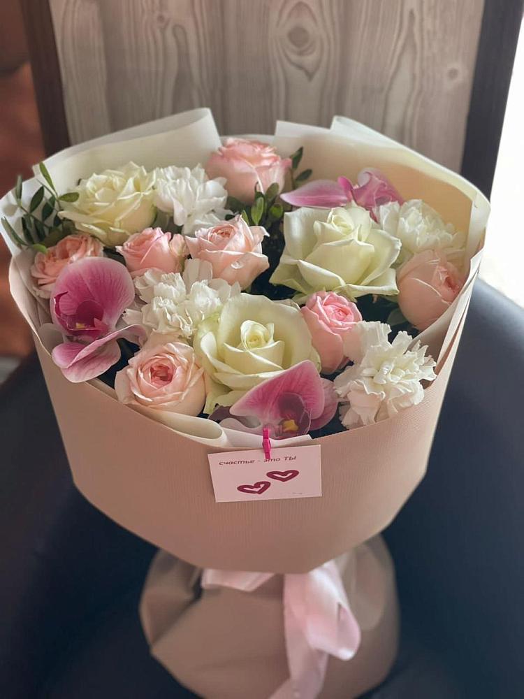 Букет цветов из: Орхидеи, Розы и Гвоздики в Уренгое