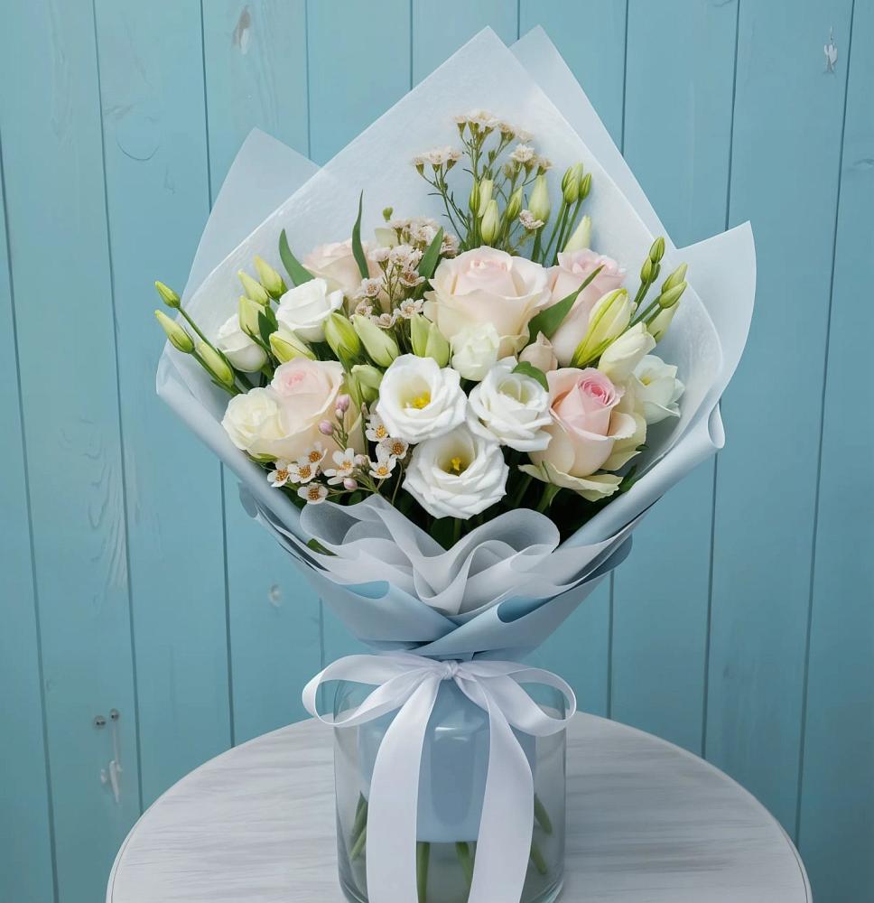 Букет цветов из: Розы и Лизиантусы в Уренгое