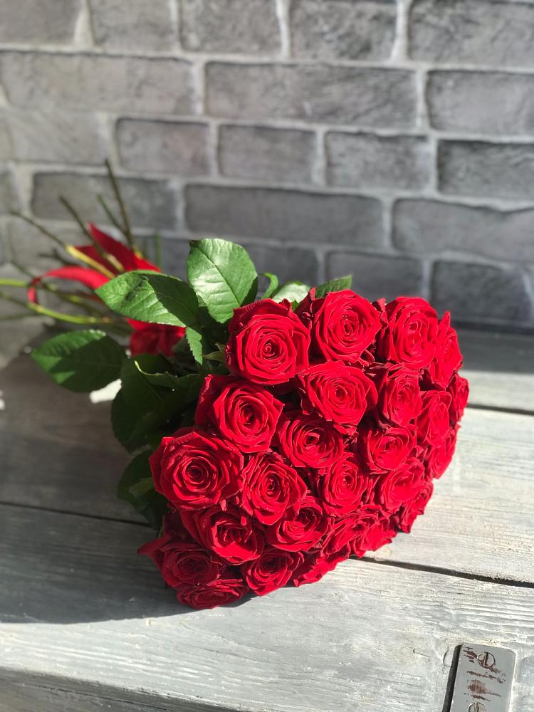 Букет Красные розы Фридом в Уренгое