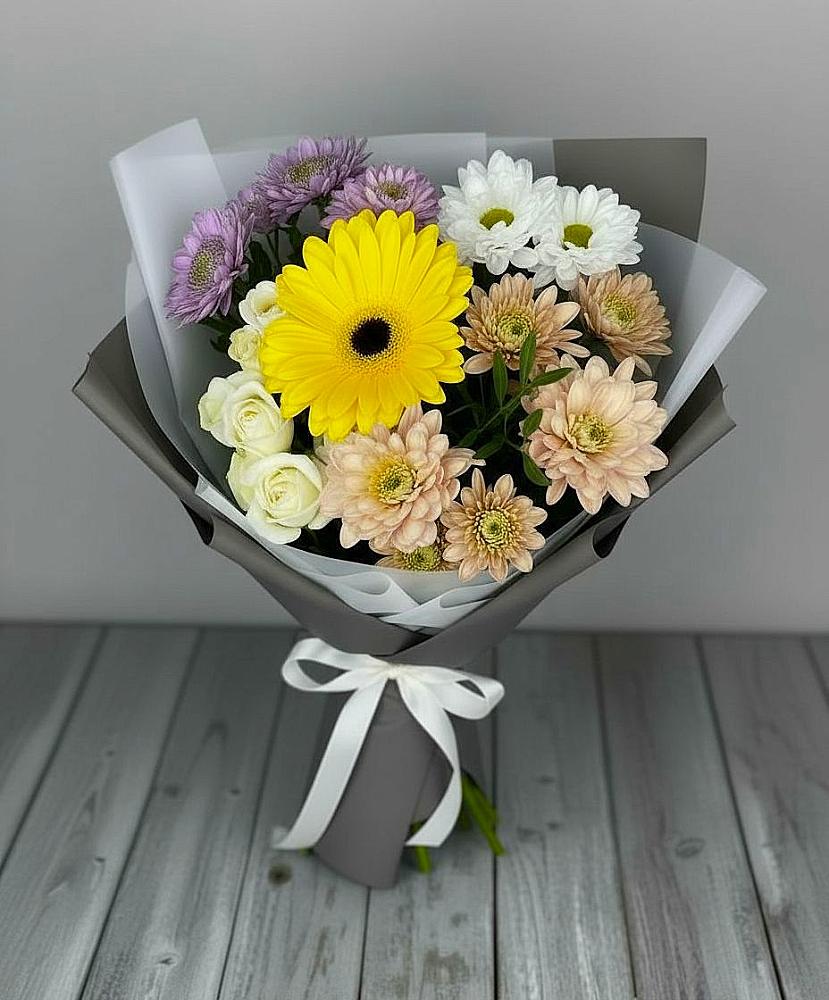 Букет цветов из: Розы, Герберы и Хризантемы в Уренгое
