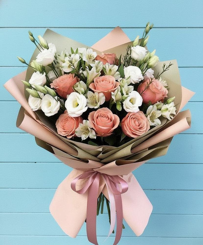 Букет цветов из: Розы, Альстромерии и Лизиантусы в Уренгое