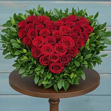 Цветочная композиция из Розы в виде сердца в Уренгое