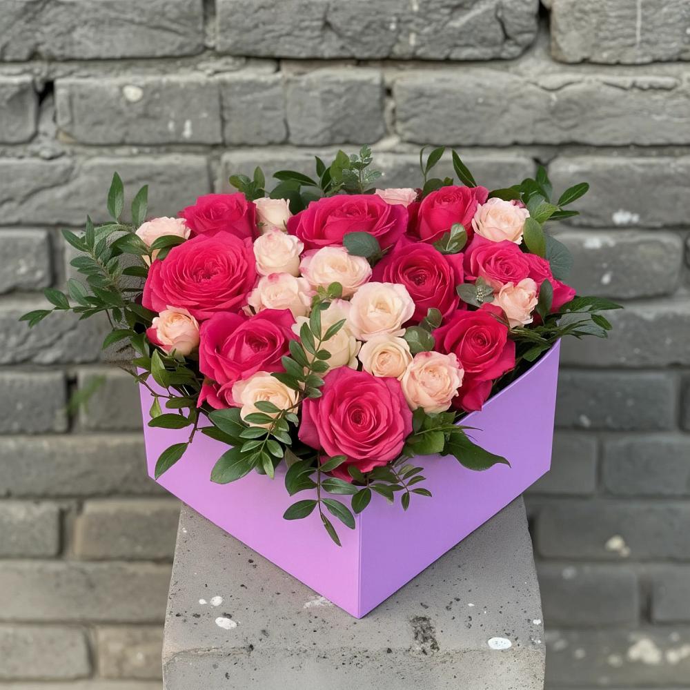 Цветочная композиция из Розы в коробке в Уренгое