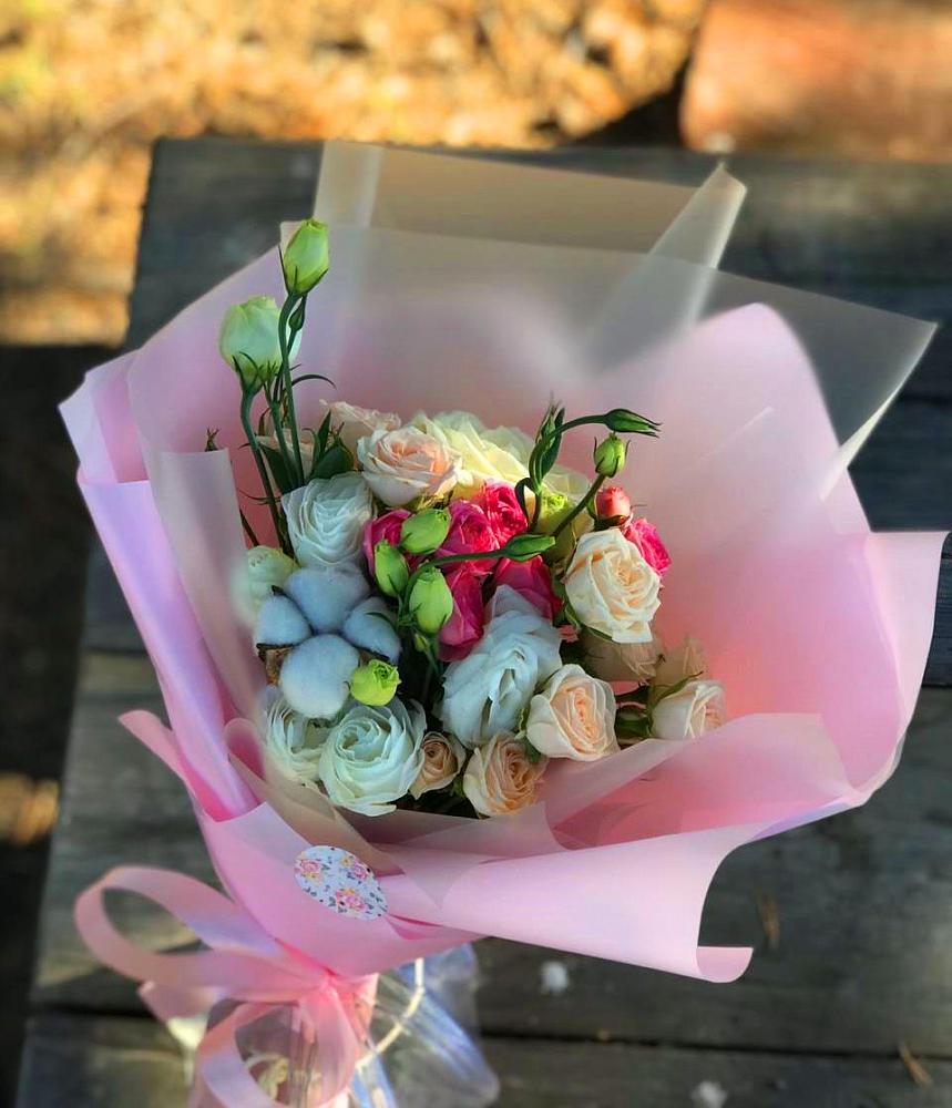 Букет цветов из: Розы и Лизиантусы в Уренгое