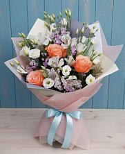 Букет цветов из:  Лизиантусы, Розы, Альстромерии и Гипсофила в Уренгое