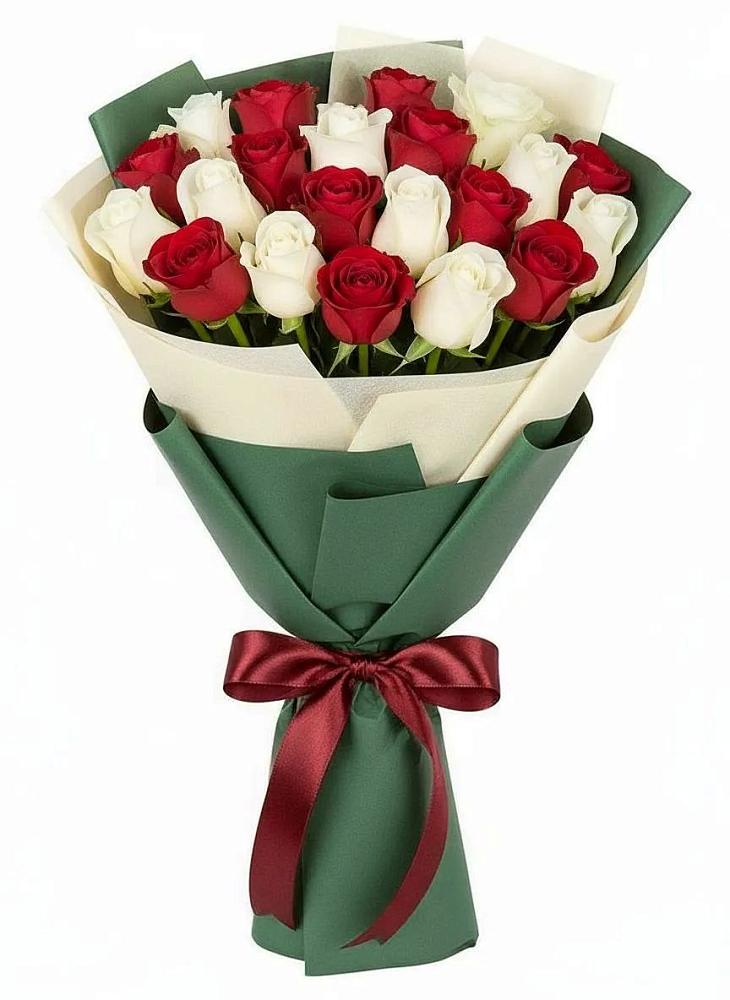 Букет Микс из красных и белых роз в Уренгое