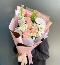 Букет цветов из:  Хризантемы и Розы в Уренгое