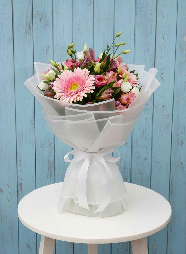 Букет цветов из: Герберы, Альстромерии и Лизиантусы в Уренгое