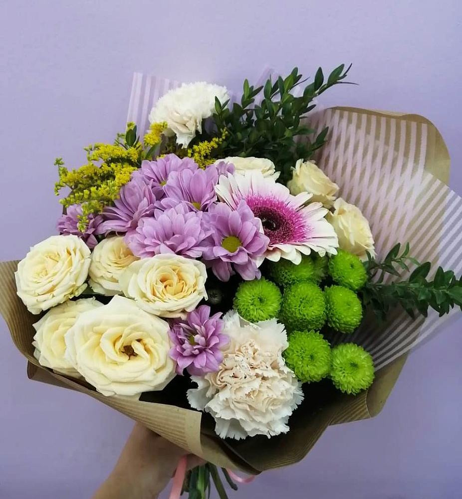 Букет цветов из: Хризантемы, Розы, Гвоздики и Герберы в Уренгое