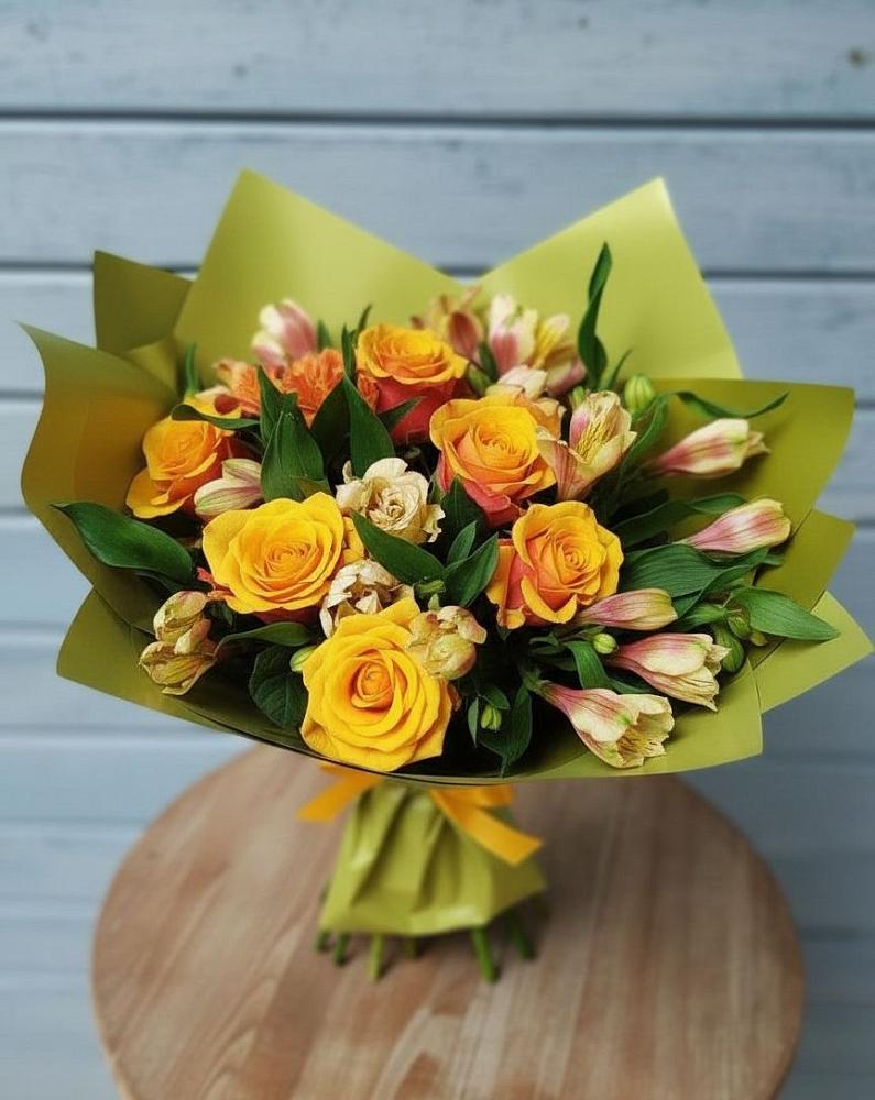 Букет цветов из: Альстромерии и Розы в Уренгое