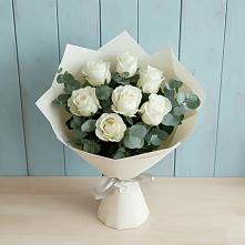 Букет Белые розы в Эвкалипте в Уренгое