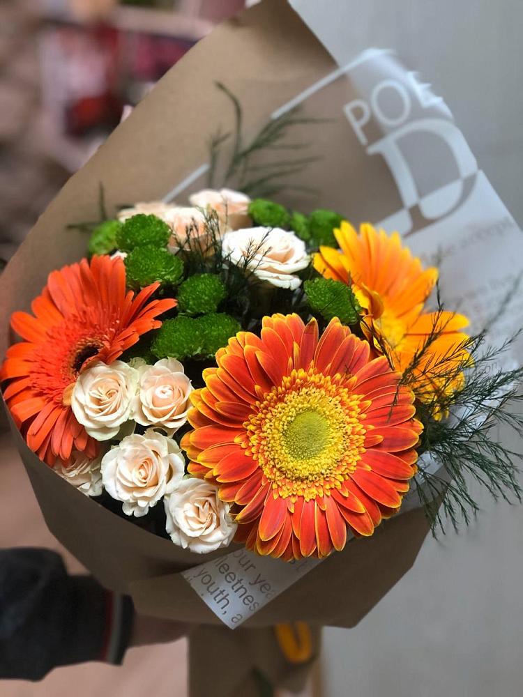 Букет цветов из: Герберы, Хризантемы и Розы в Уренгое