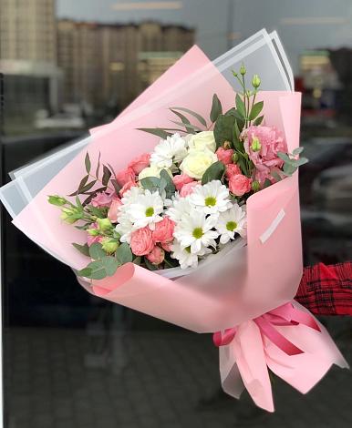 Букет цветов из: Розы, Лизиантусы и Хризантемы в Уренгое