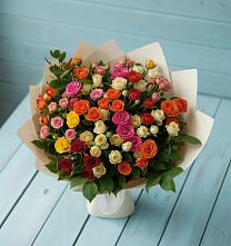 Букет Микс из разноцветных кустовых роз в Уренгое