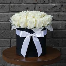 Цветочная композиция из Розы в шляпной коробке в Уренгое