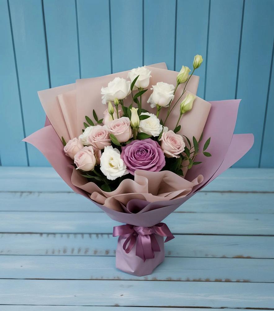 Букет цветов из: Розы и Лизиантусы в Уренгое