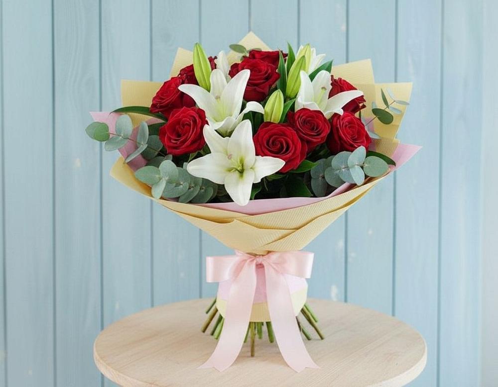 Букет цветов из: Лилии и Розы в Уренгое